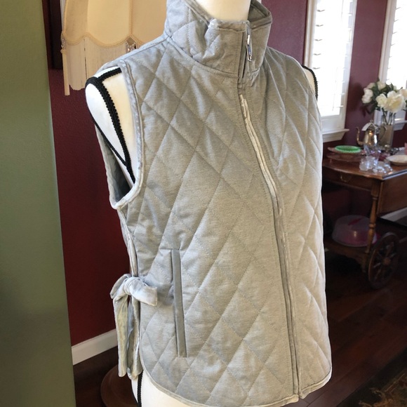 Lovely quilted lightweight vest. Never worn. - Picture 4 of 4